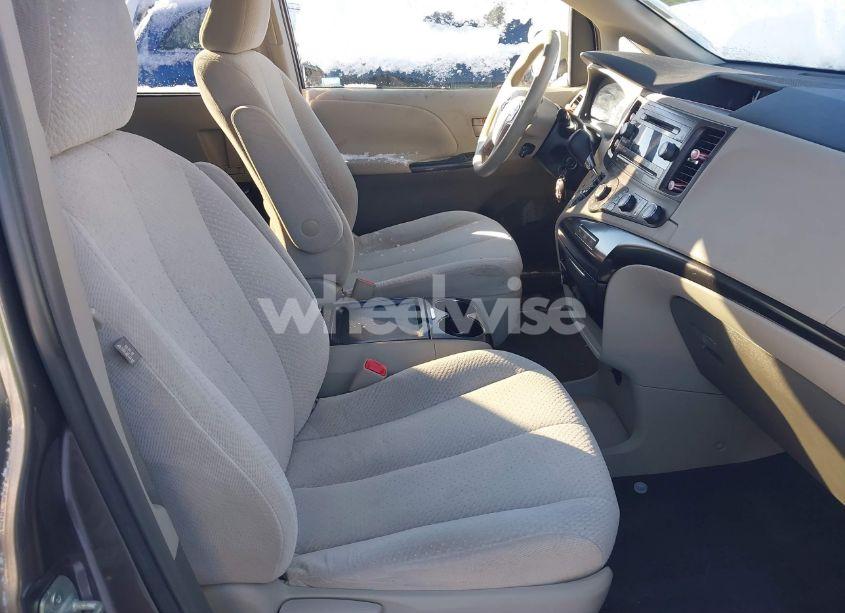 Photo 5 of 2011 Toyota Sienna LE V6 (VIN 5TDKK3DC0BS047375)