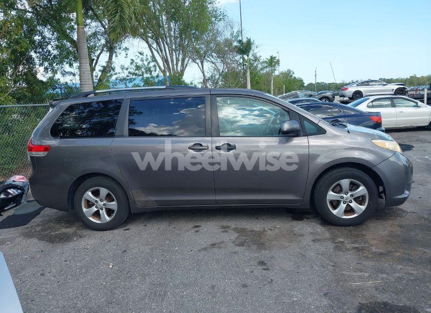 Photo 13 of 2011 Toyota Sienna LE V6 (VIN 5TDKK3DC0BS050227)