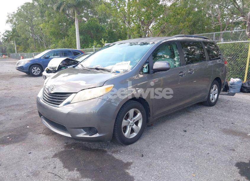 Photo 2 of 2011 Toyota Sienna LE V6 (VIN 5TDKK3DC0BS050227)