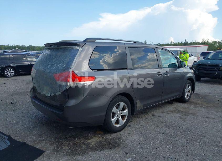 Photo 4 of 2011 Toyota Sienna LE V6 (VIN 5TDKK3DC0BS050227)