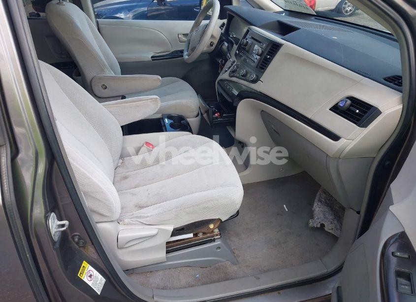 Photo 8 of 2011 Toyota Sienna LE V6 (VIN 5TDKK3DC0BS050227)