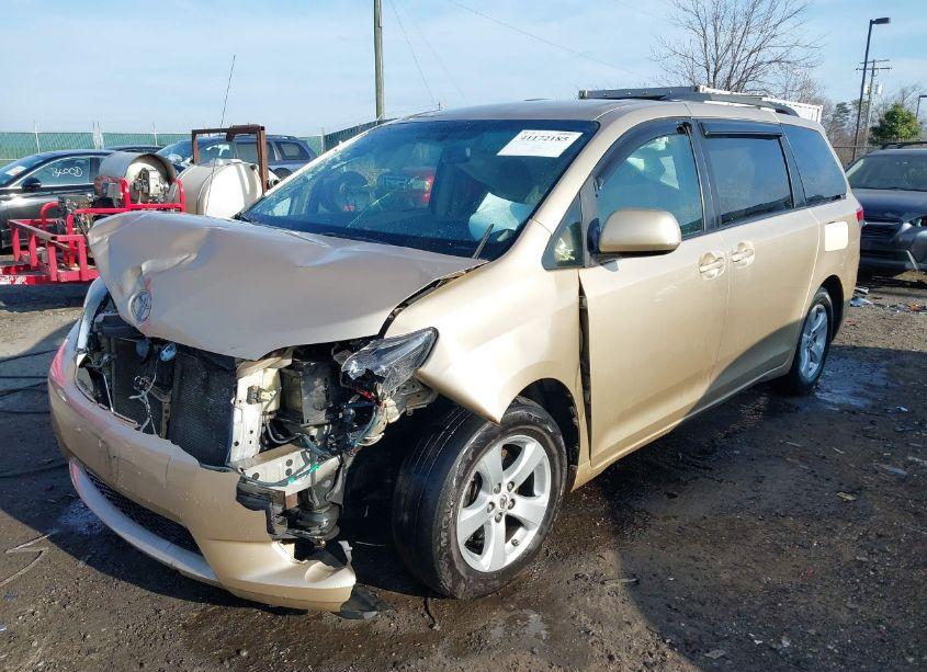 Photo 2 of 2011 Toyota Sienna LE V6 (VIN 5TDKK3DC0BS050437)