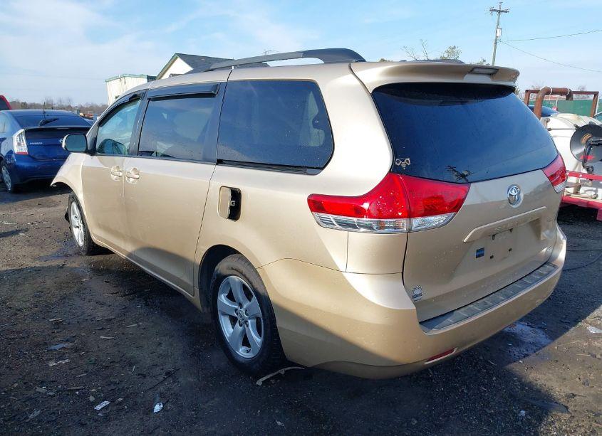 Photo 3 of 2011 Toyota Sienna LE V6 (VIN 5TDKK3DC0BS050437)
