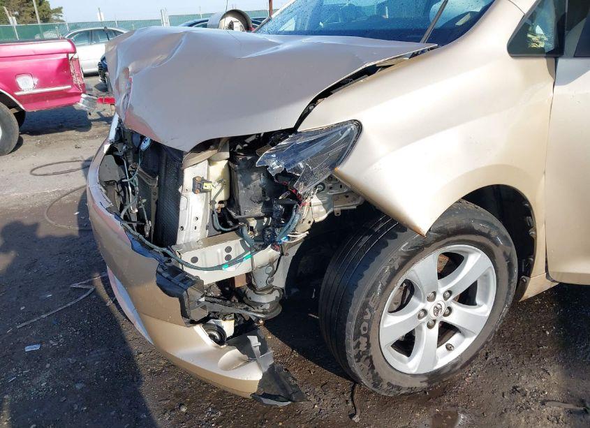 Photo 6 of 2011 Toyota Sienna LE V6 (VIN 5TDKK3DC0BS050437)