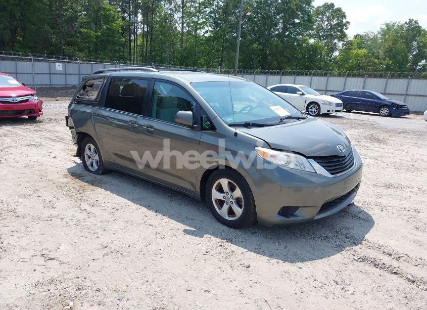 2011 Toyota Sienna LE V6 (VIN 5TDKK3DC0BS052186) main photo