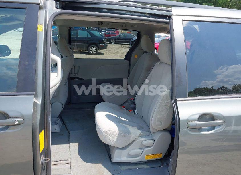 Photo 8 of 2011 Toyota Sienna LE V6 (VIN 5TDKK3DC0BS052186)