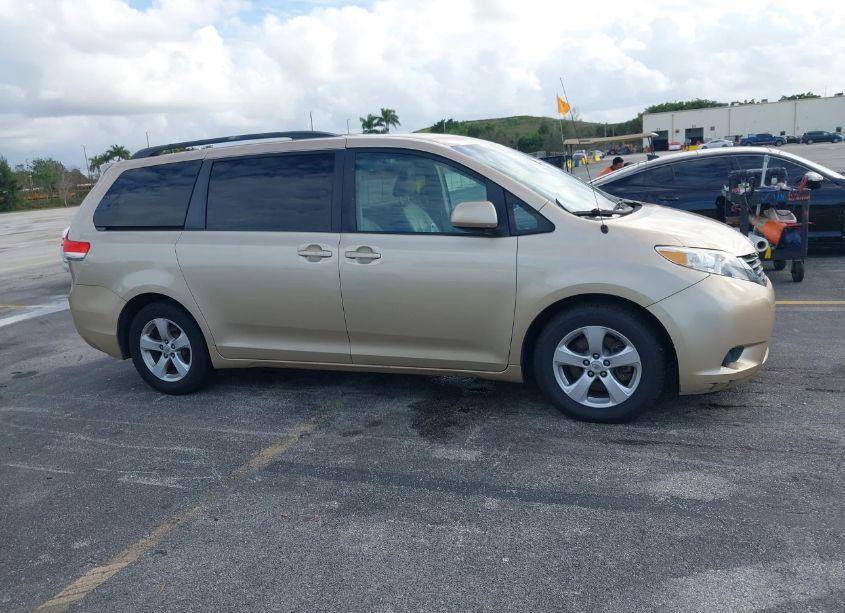 Photo 13 of 2011 Toyota Sienna LE V6 (VIN 5TDKK3DC0BS052737)