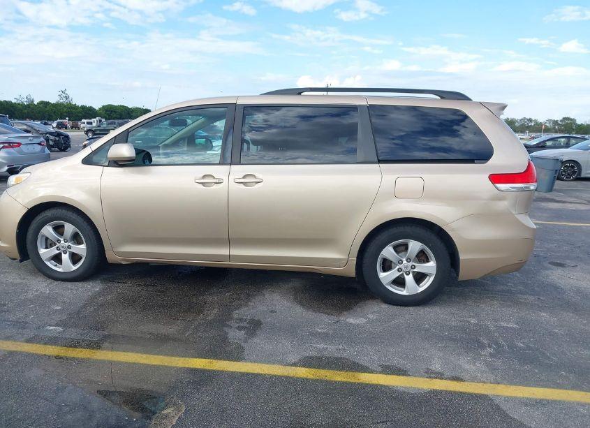 Photo 14 of 2011 Toyota Sienna LE V6 (VIN 5TDKK3DC0BS052737)