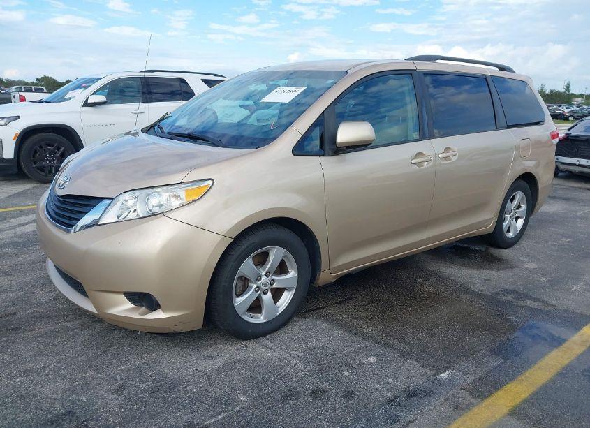 Photo 2 of 2011 Toyota Sienna LE V6 (VIN 5TDKK3DC0BS052737)
