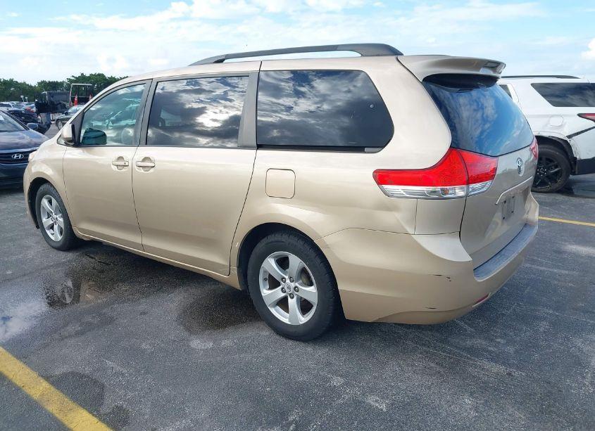 Photo 3 of 2011 Toyota Sienna LE V6 (VIN 5TDKK3DC0BS052737)