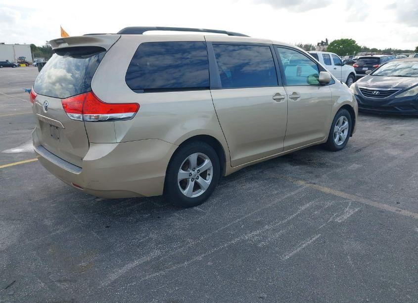 Photo 4 of 2011 Toyota Sienna LE V6 (VIN 5TDKK3DC0BS052737)