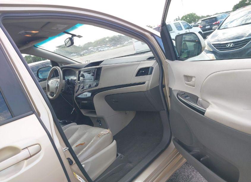 Photo 5 of 2011 Toyota Sienna LE V6 (VIN 5TDKK3DC0BS052737)