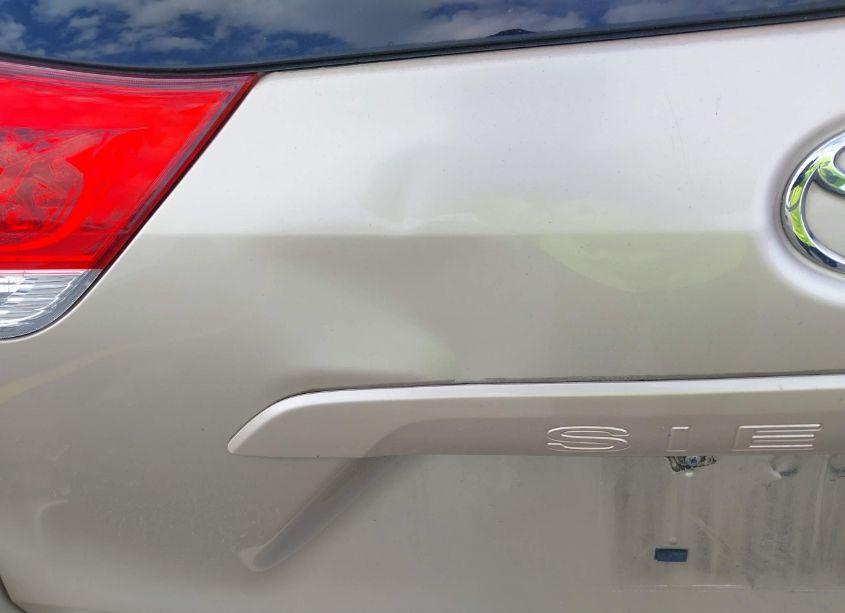 Photo 6 of 2011 Toyota Sienna LE V6 (VIN 5TDKK3DC0BS052737)