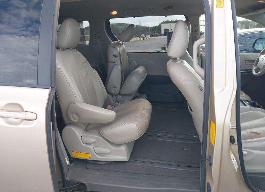 Photo 8 of 2011 Toyota Sienna LE V6 (VIN 5TDKK3DC0BS052737)