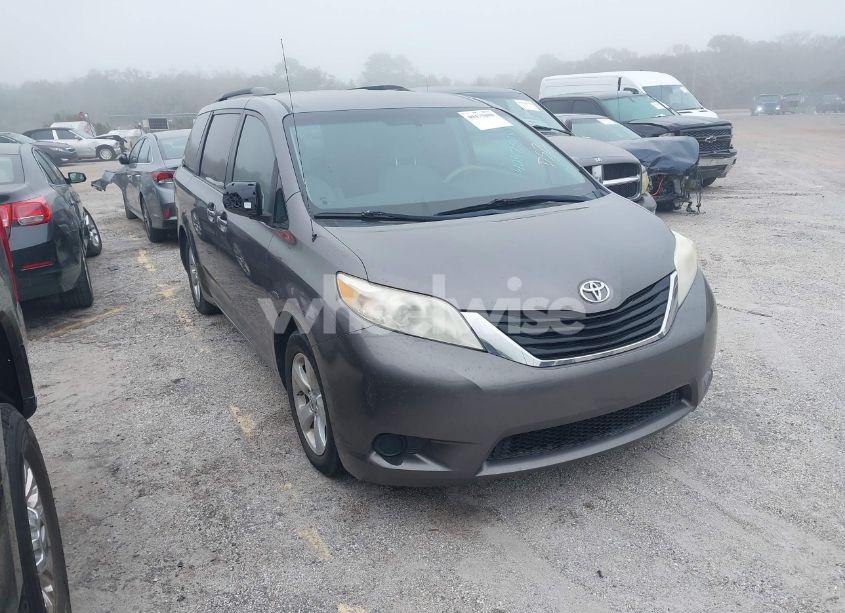 2011 Toyota Sienna LE V6 (VIN 5TDKK3DC0BS062118) main photo