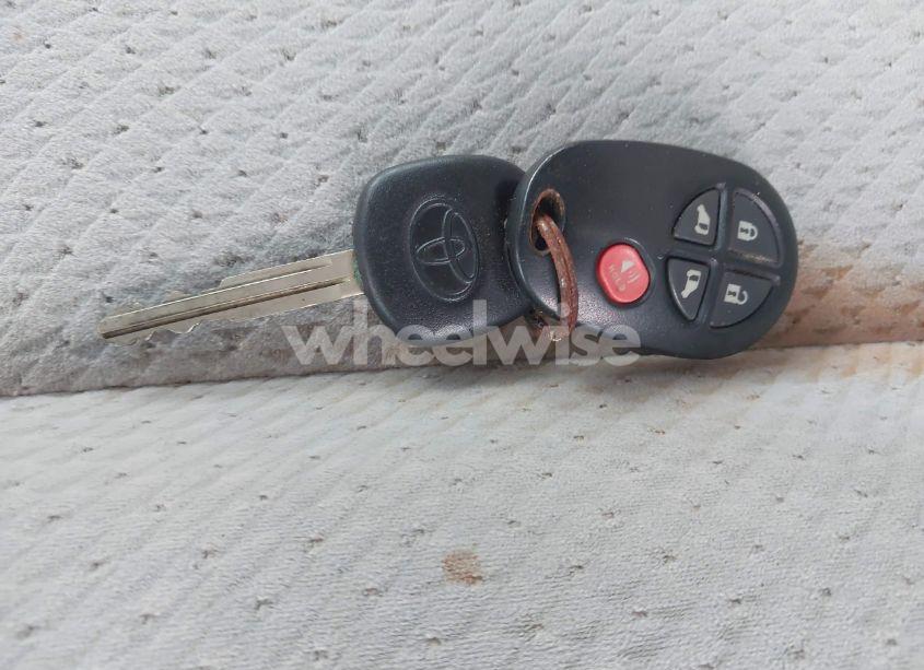 Photo 11 of 2011 Toyota Sienna LE V6 (VIN 5TDKK3DC0BS062118)