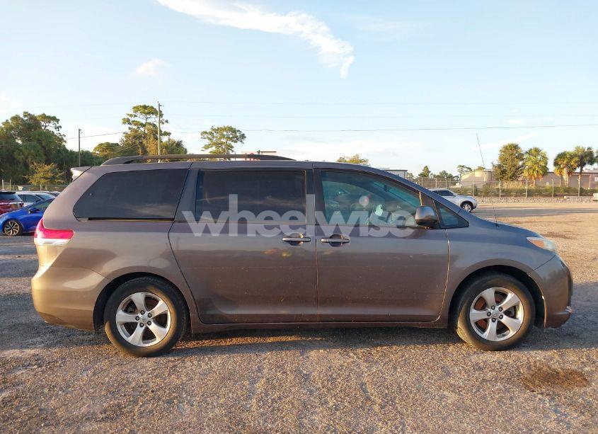 Photo 13 of 2011 Toyota Sienna LE V6 (VIN 5TDKK3DC0BS062118)