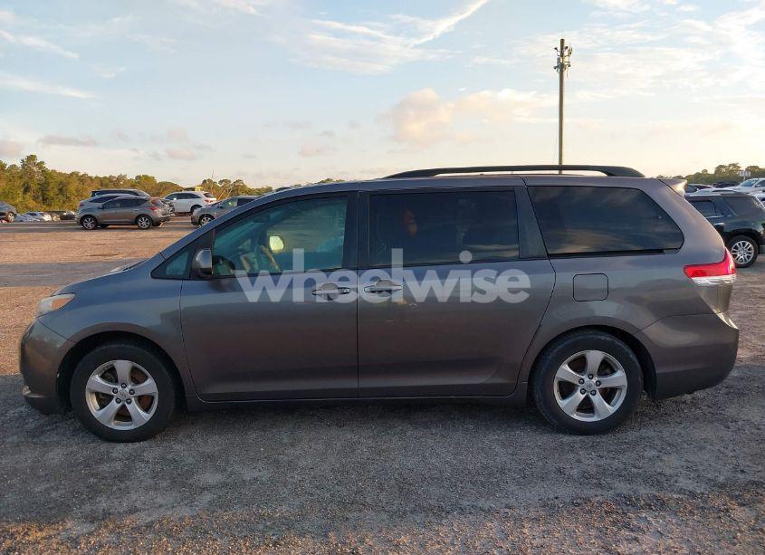 Photo 14 of 2011 Toyota Sienna LE V6 (VIN 5TDKK3DC0BS062118)