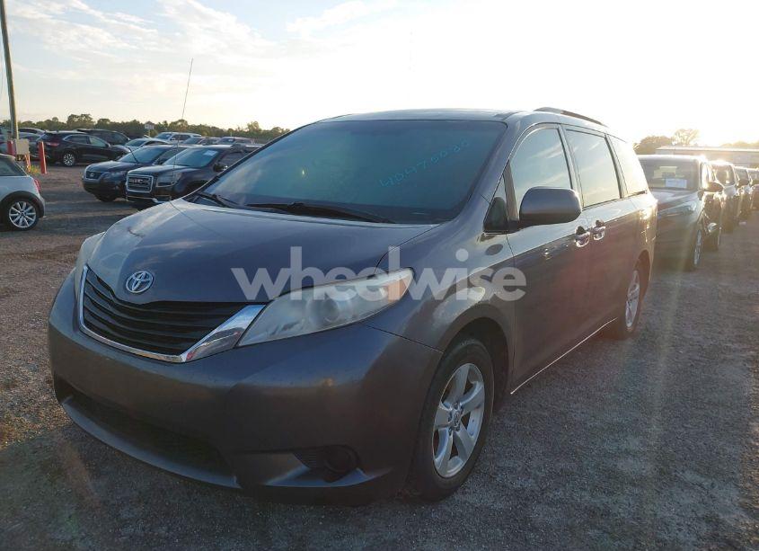 Photo 2 of 2011 Toyota Sienna LE V6 (VIN 5TDKK3DC0BS062118)
