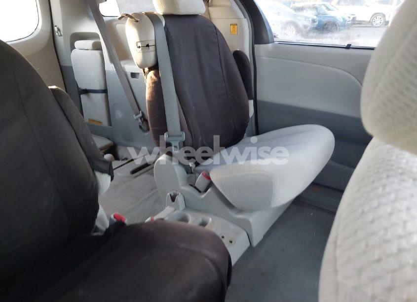 Photo 8 of 2011 Toyota Sienna LE V6 (VIN 5TDKK3DC0BS062118)