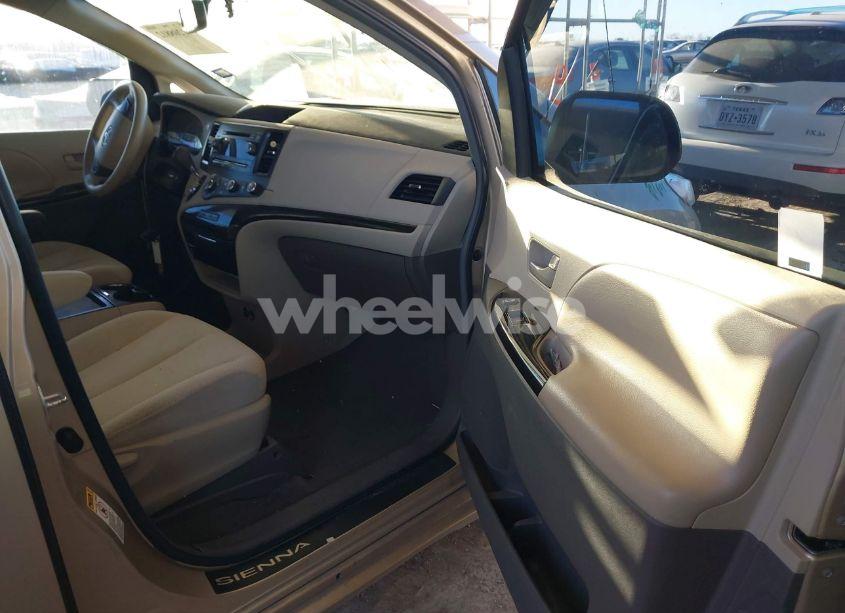 Photo 5 of 2011 Toyota Sienna LE V6 (VIN 5TDKK3DC0BS067884)