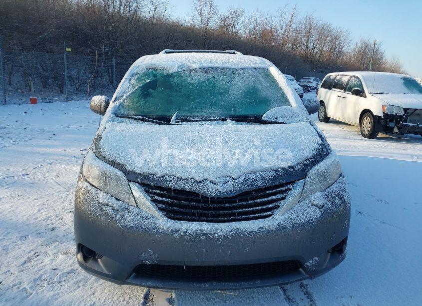 Photo 13 of 2011 Toyota Sienna LE V6 (VIN 5TDKK3DC0BS091392)