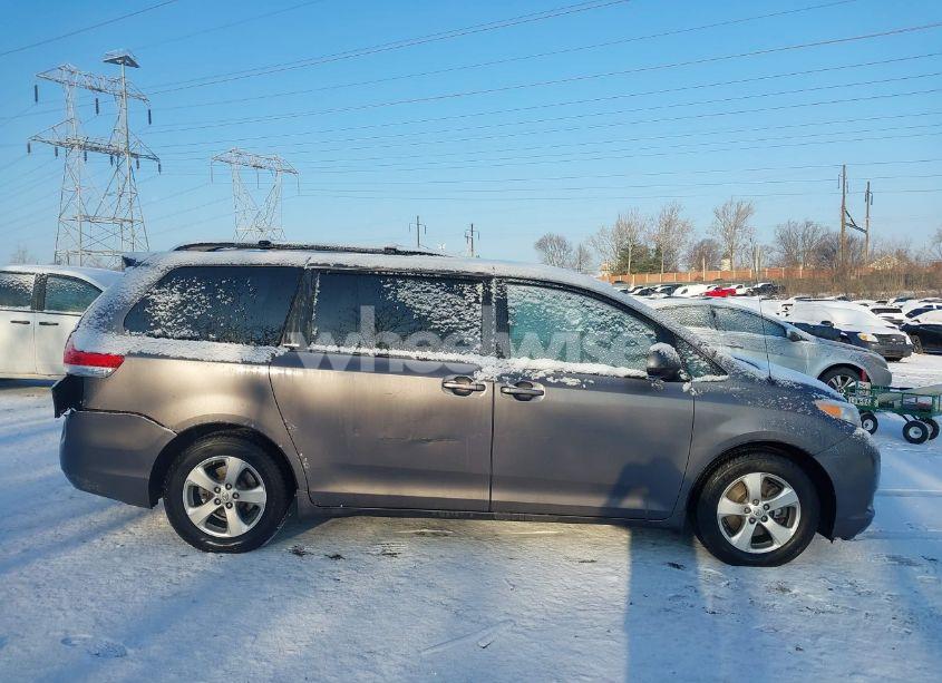 Photo 14 of 2011 Toyota Sienna LE V6 (VIN 5TDKK3DC0BS091392)