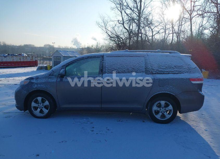 Photo 15 of 2011 Toyota Sienna LE V6 (VIN 5TDKK3DC0BS091392)