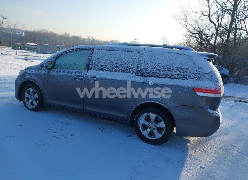 Photo 3 of 2011 Toyota Sienna LE V6 (VIN 5TDKK3DC0BS091392)
