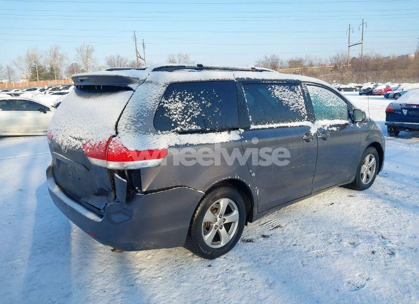 Photo 4 of 2011 Toyota Sienna LE V6 (VIN 5TDKK3DC0BS091392)