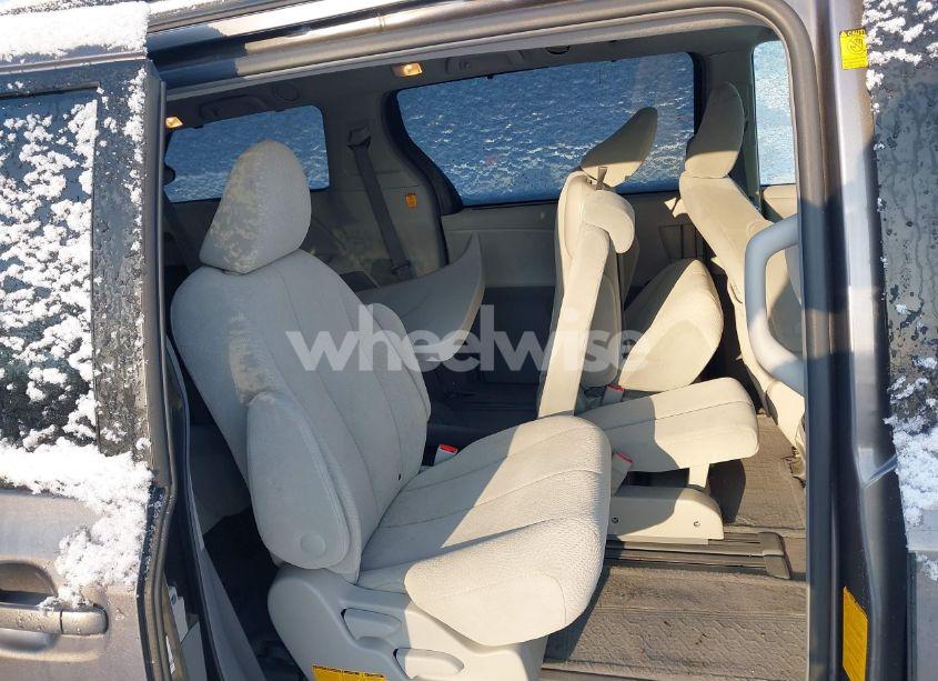 Photo 8 of 2011 Toyota Sienna LE V6 (VIN 5TDKK3DC0BS091392)