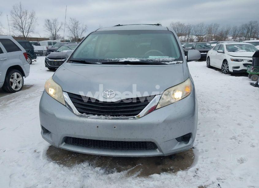 Photo 12 of 2011 Toyota Sienna LE V6 (VIN 5TDKK3DC0BS094650)