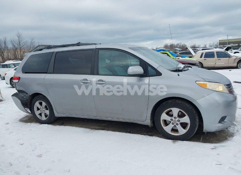 Photo 13 of 2011 Toyota Sienna LE V6 (VIN 5TDKK3DC0BS094650)
