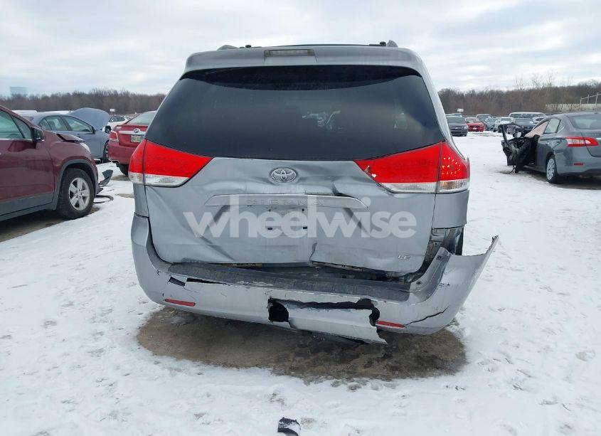 Photo 16 of 2011 Toyota Sienna LE V6 (VIN 5TDKK3DC0BS094650)