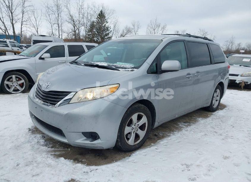 Photo 2 of 2011 Toyota Sienna LE V6 (VIN 5TDKK3DC0BS094650)