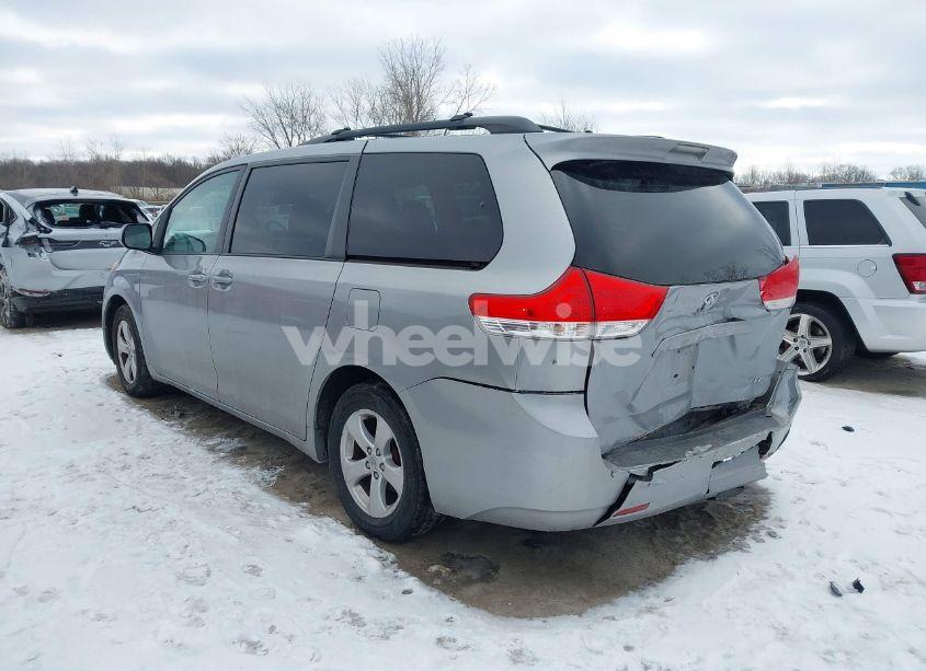 Photo 3 of 2011 Toyota Sienna LE V6 (VIN 5TDKK3DC0BS094650)