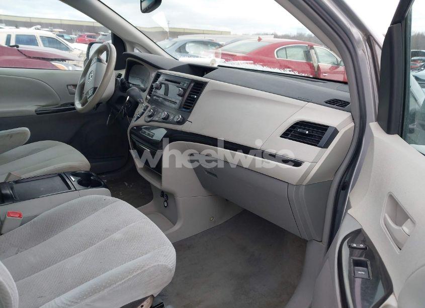 Photo 5 of 2011 Toyota Sienna LE V6 (VIN 5TDKK3DC0BS094650)