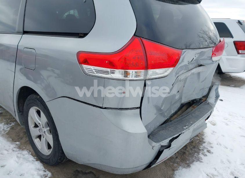 Photo 6 of 2011 Toyota Sienna LE V6 (VIN 5TDKK3DC0BS094650)