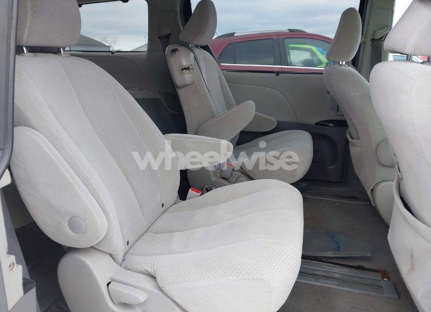Photo 8 of 2011 Toyota Sienna LE V6 (VIN 5TDKK3DC0BS094650)