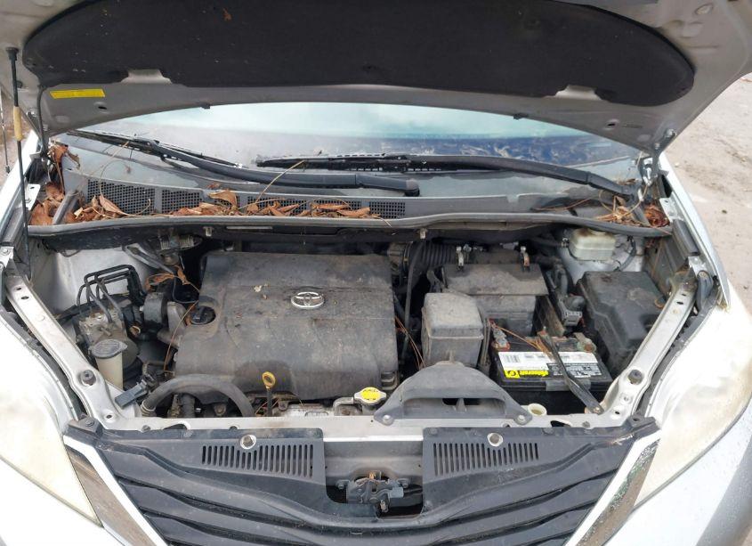 Photo 10 of 2011 Toyota Sienna LE V6 (VIN 5TDKK3DC0BS105193)