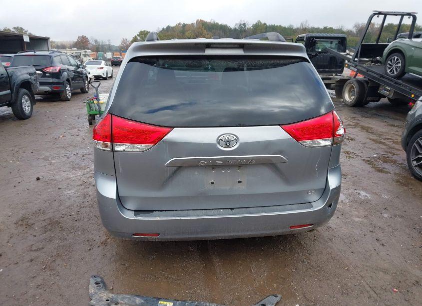 Photo 16 of 2011 Toyota Sienna LE V6 (VIN 5TDKK3DC0BS105193)