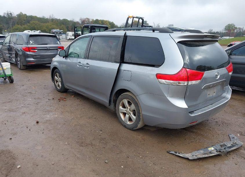 Photo 3 of 2011 Toyota Sienna LE V6 (VIN 5TDKK3DC0BS105193)