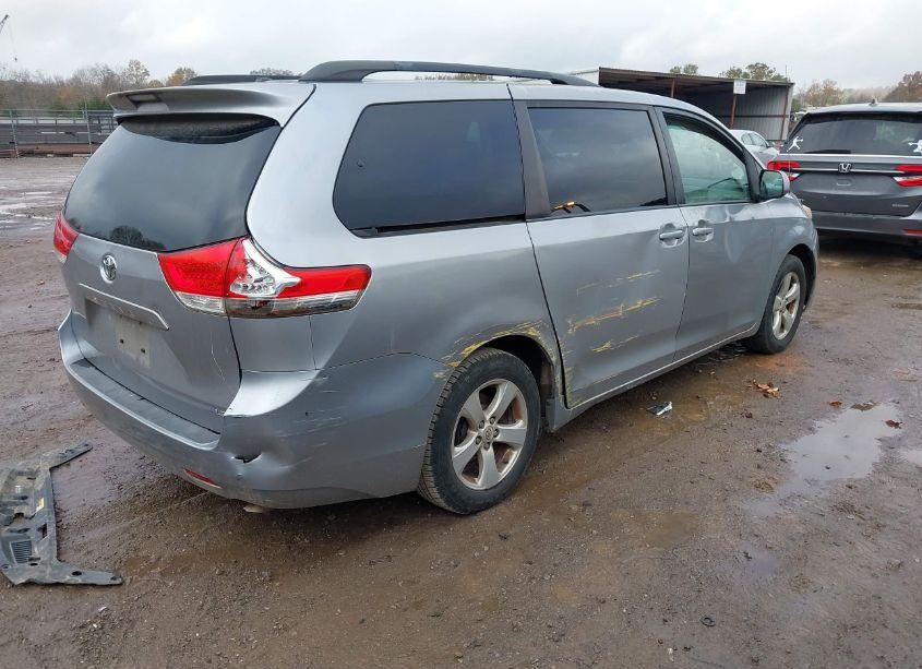 Photo 4 of 2011 Toyota Sienna LE V6 (VIN 5TDKK3DC0BS105193)