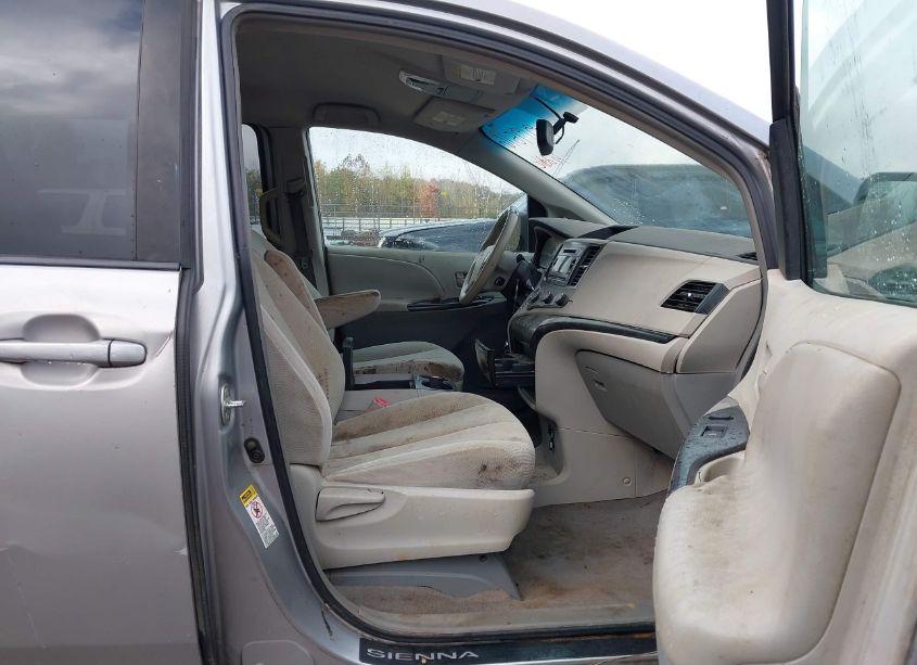 Photo 5 of 2011 Toyota Sienna LE V6 (VIN 5TDKK3DC0BS105193)