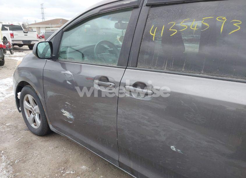 Photo 17 of 2011 Toyota Sienna LE V6 (VIN 5TDKK3DC0BS116324)
