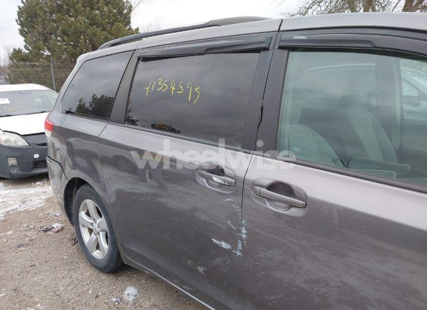 Photo 19 of 2011 Toyota Sienna LE V6 (VIN 5TDKK3DC0BS116324)