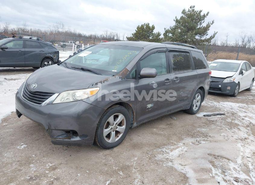 Photo 2 of 2011 Toyota Sienna LE V6 (VIN 5TDKK3DC0BS116324)