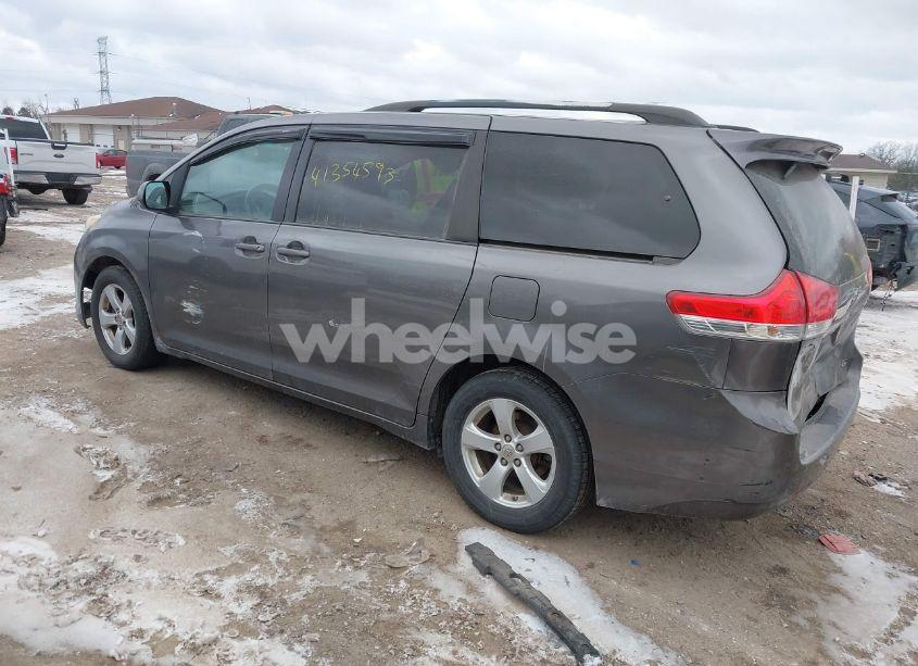 Photo 3 of 2011 Toyota Sienna LE V6 (VIN 5TDKK3DC0BS116324)