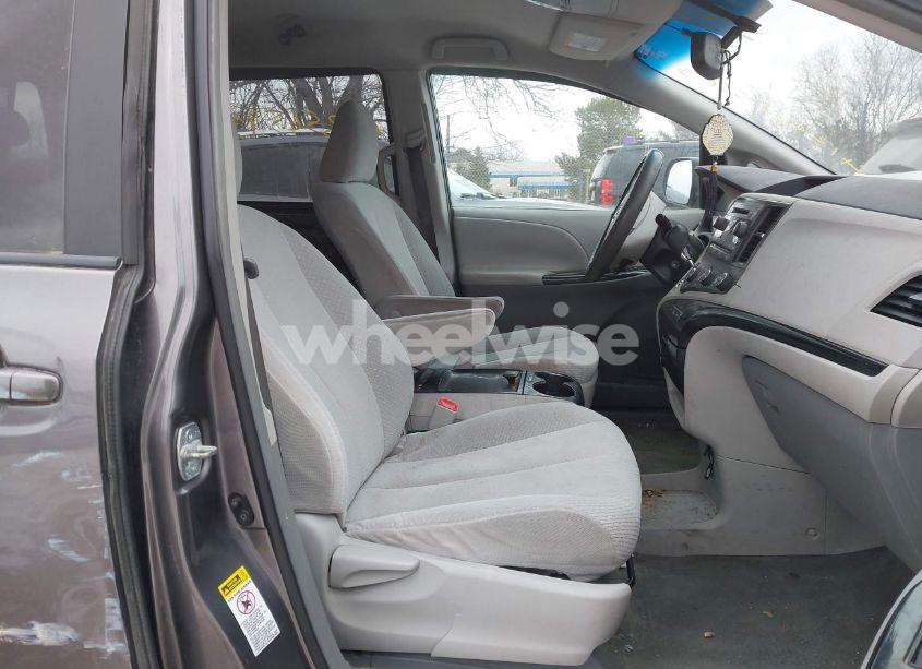 Photo 5 of 2011 Toyota Sienna LE V6 (VIN 5TDKK3DC0BS116324)