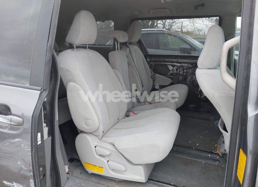 Photo 8 of 2011 Toyota Sienna LE V6 (VIN 5TDKK3DC0BS116324)